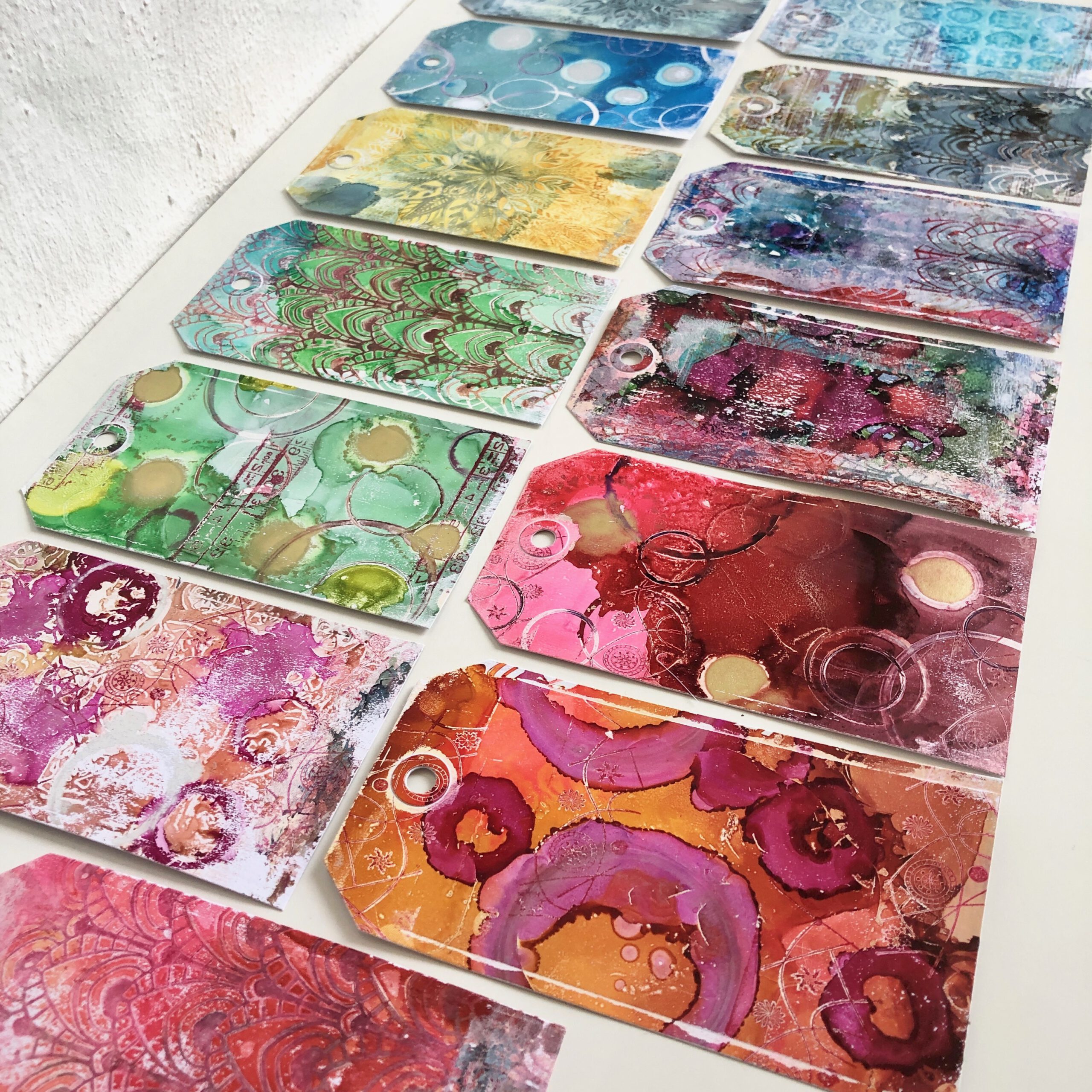 Gelpress Mixed Media Tags, Inspiration und Technik mit Alcohol Ink ...