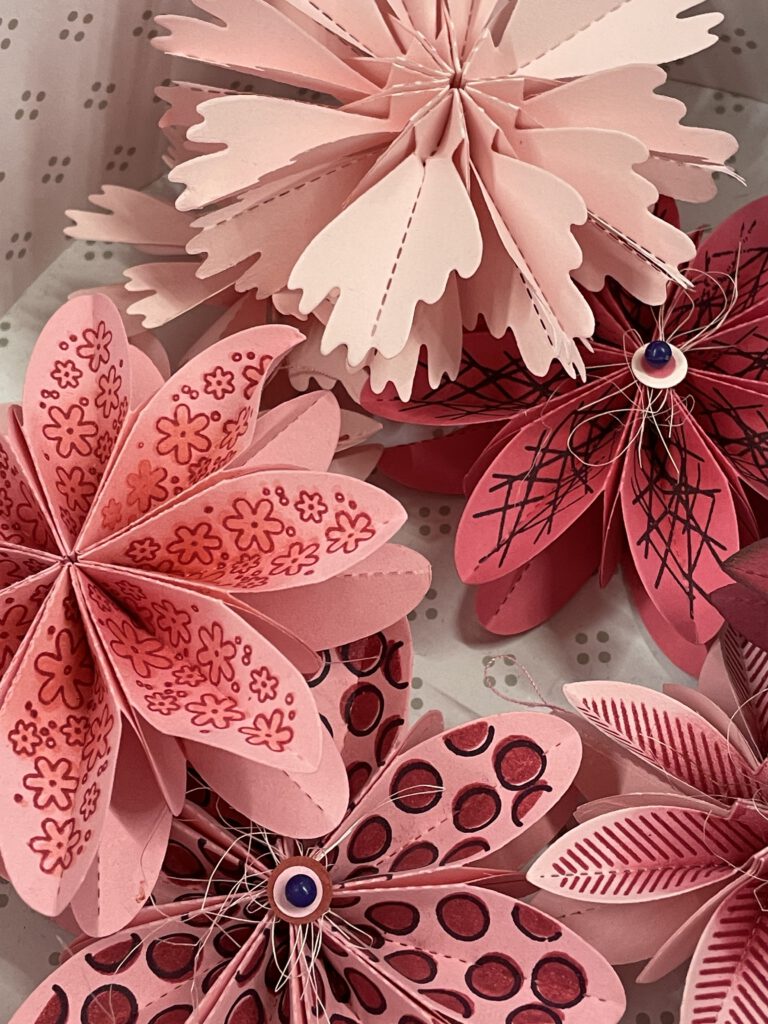 Farbton Papier ausgestanzte Blumen