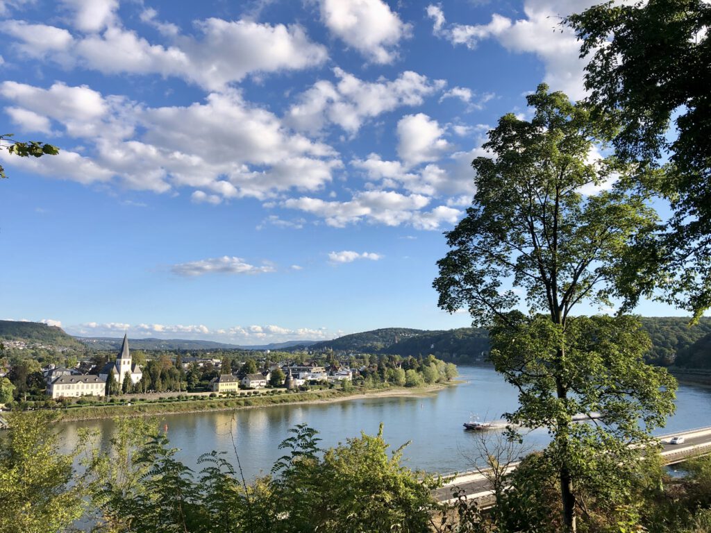 Crop Am Rhein Oberwinter Ausblick