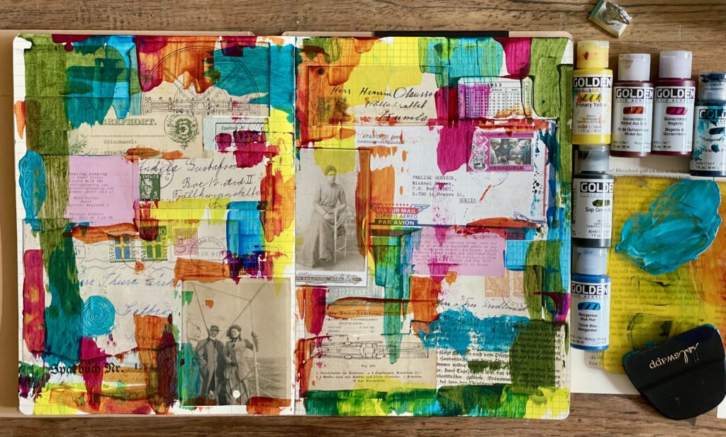 Art Journal mit Collage und Golden Acrylics