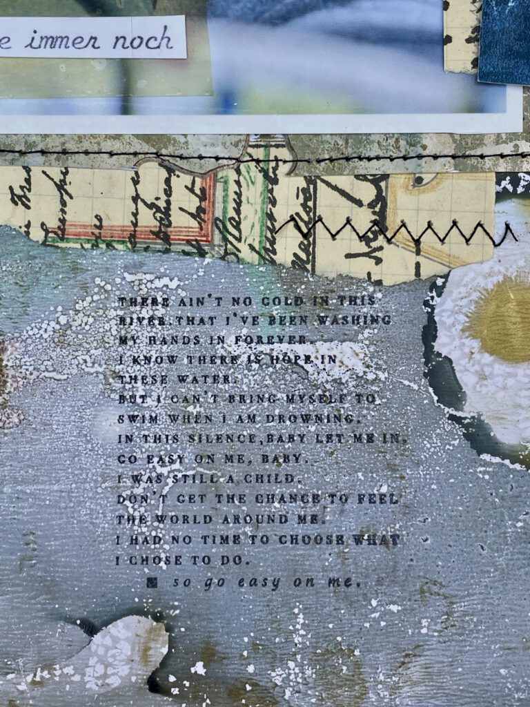 Scrapbooking Layouts mit Alcohol Ink Hintergrund Lexie Details Stempel Adele