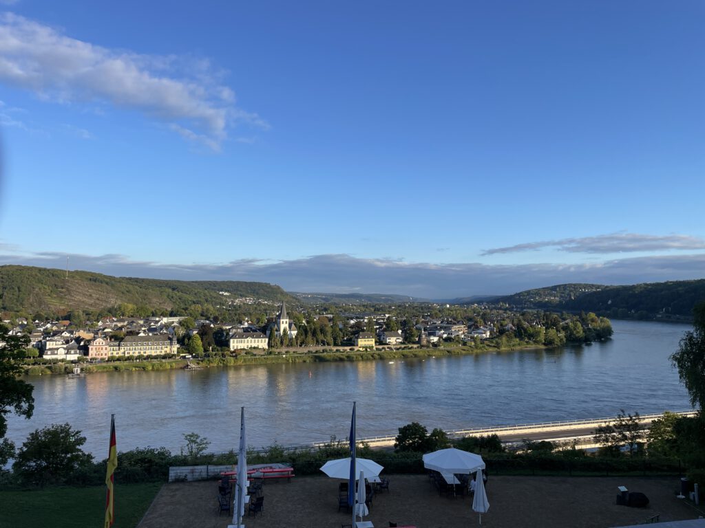 Crop Am Rhein 2025 Aussicht Hotel Haus Oberwinter