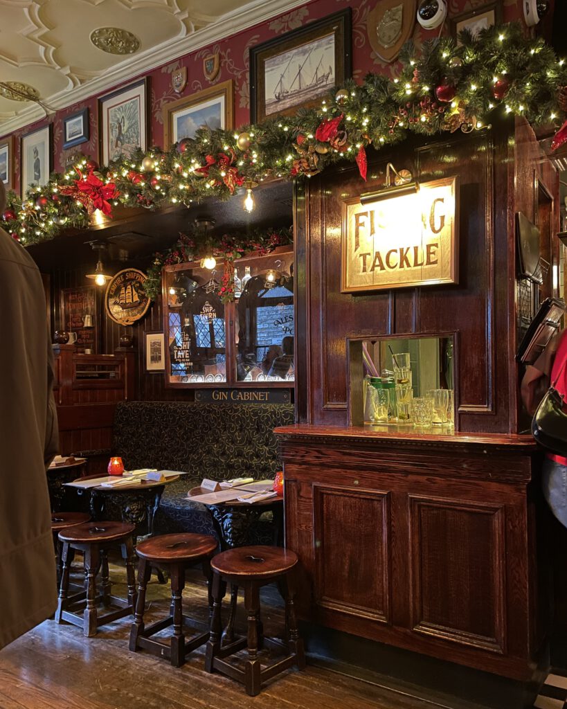 London Pubs zur Adventszeit