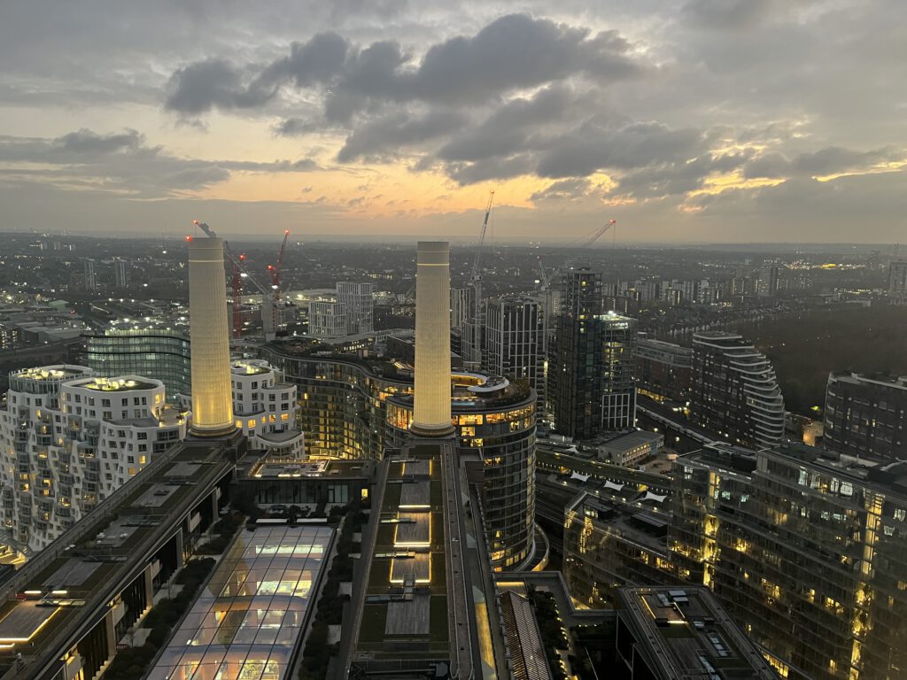 London Tipps Lift 109 Battersea Power Station