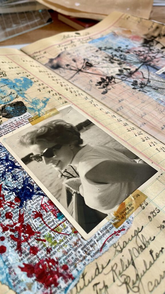 Art Journaling Therapie im Dina Wakly MEdia Ledger Journal