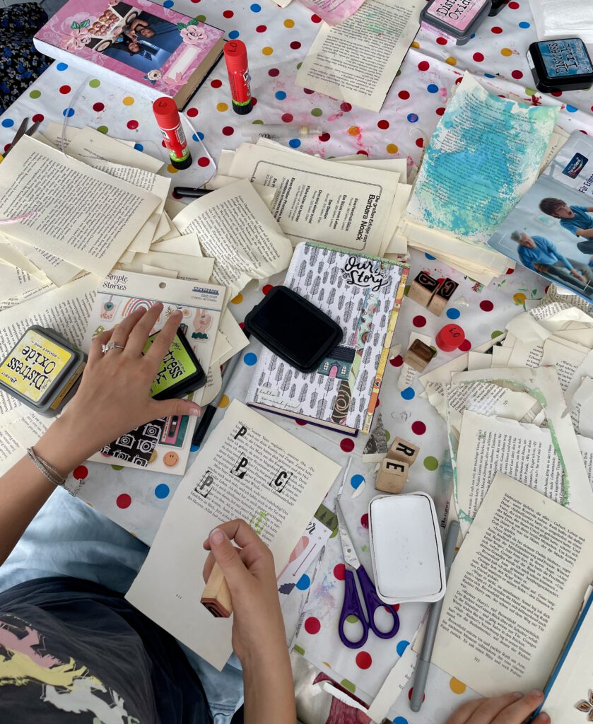 Ferienprogramm Kreativ-Workshop mit alten Büchern für Kinder Stadtbibliothek 