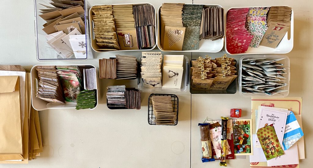 24 kleine Kunstwerke für den kreativen ATC Adventskalender